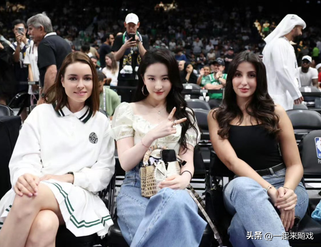 刘亦菲性感大红唇，她的颜值从未输过