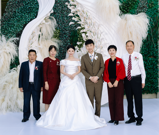 奥运冠军何可欣大婚上热搜！曾与父母住地下室，丈夫离过婚有孩子