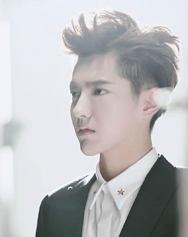 还记得1年前因为私生活混乱被抓的吴亦凡吗?要坐牢了