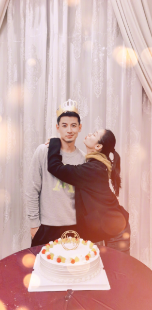 演员吕一为钱泳辰庆生，紧搂老公玩亲亲，力证恩爱破出轨分手传言