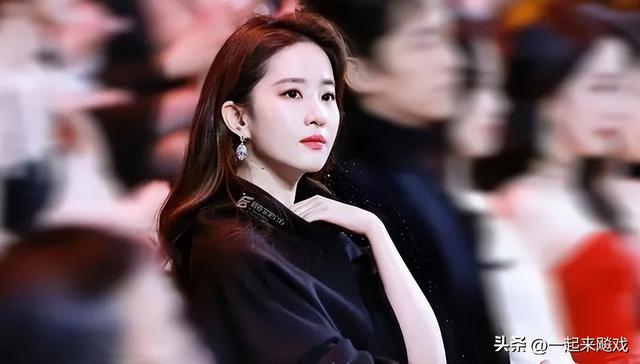 刘亦菲性感大红唇，她的颜值从未输过