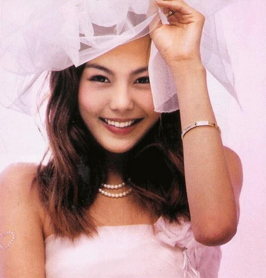 金敏喜：美得特殊，前任都是男神，却和64岁导演婚外恋9年怀了孕