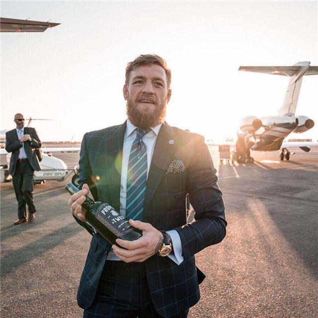 “嘴炮”为何选择退役？流量经济下，他用不着在UFC拼命