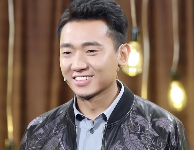 郭沁那届《中国新歌声》的冠军是谁，为什么没红起来？