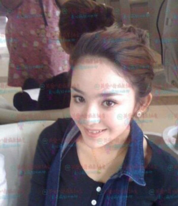 热巴与娜扎同框拍摄婚纱照，本以为相互之间不认识，关系却不一般