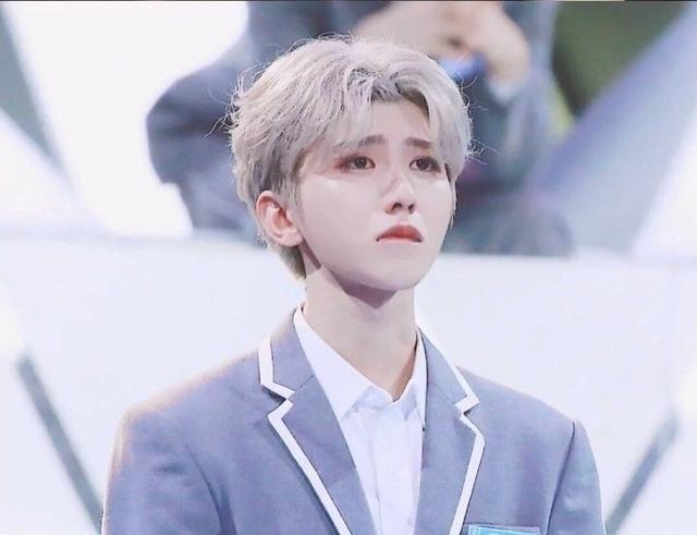 留胡子、秀肌肉，“扫娘风暴”过后，小鲜肉终于硬起来了