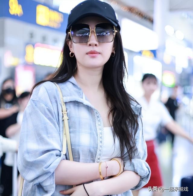 刘亦菲性感大红唇，她的颜值从未输过