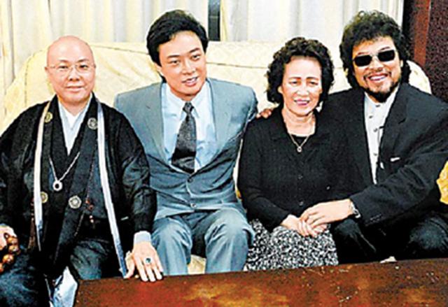 费玉清68岁哥哥放狠话！接受专访罕见动怒：40年来已帮她还2.5亿