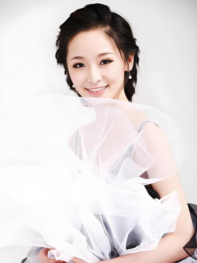 一夜成名的谋女郎”李曼，为何17年后仍被贴上“不温不火”标签？