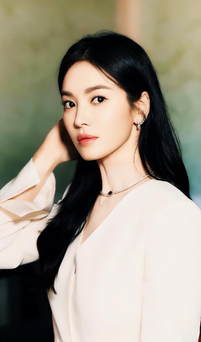 宋仲基二婚娶英国人，两年生两胎，如今的宋慧乔，证实了大家猜想