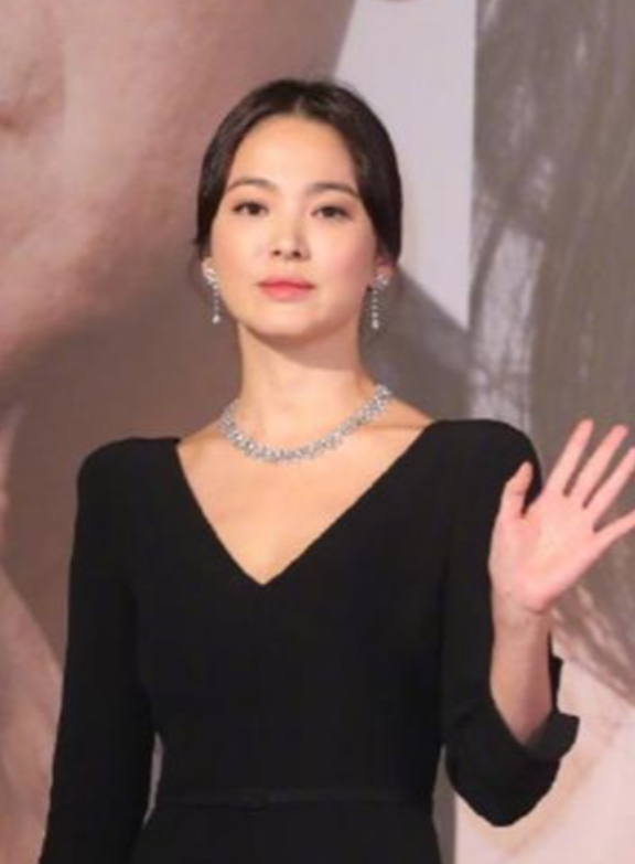 宋仲基二婚娶英国人，两年生两胎，如今的宋慧乔，证实了大家猜想