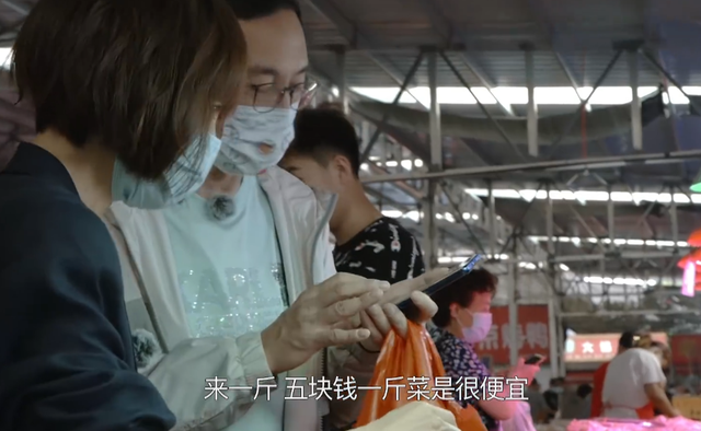 演员吴启华：香港回归给我最大的感受是，我终于是个真正的中国人