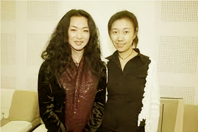 金星:顶着压力从男人变女人,她有3段婚姻两个配偶