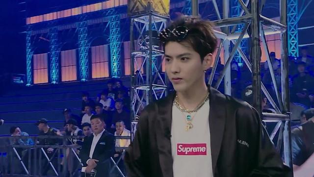 还记得1年前因为私生活混乱被抓的吴亦凡吗?要坐牢了