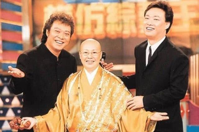 费玉清68岁哥哥放狠话！接受专访罕见动怒：40年来已帮她还2.5亿