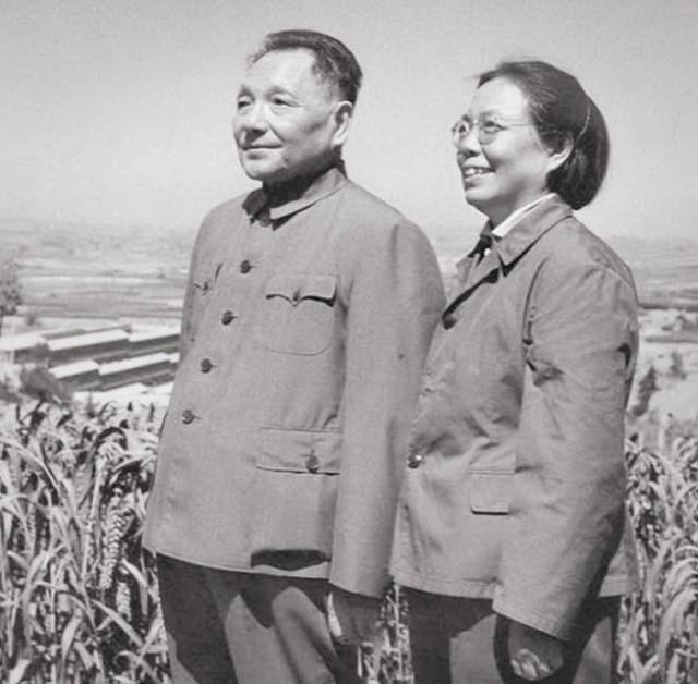 2002年,卓琳接受采访,说出嫁给邓小平的原因