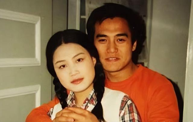 黑子：演过《打狗棍》的那图鲁，成名后不炒作没绯闻，娶芙蓉为妻