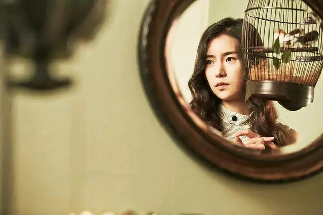 韩国大尺度三级片“人间中毒”禁忌之恋，下属妻子成情人