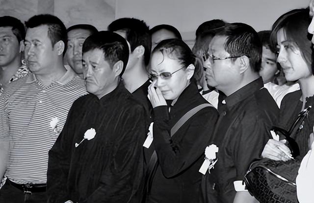 又逢一年新春时，才突然想起：这些春晚的老面孔已经永远地离开了