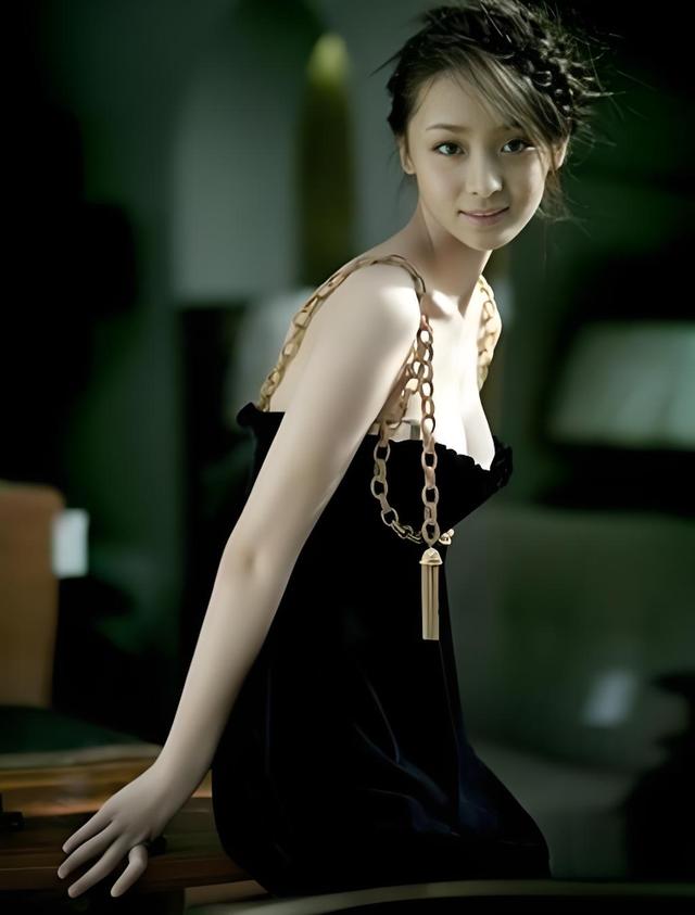 一夜成名的谋女郎”李曼，为何17年后仍被贴上“不温不火”标签？