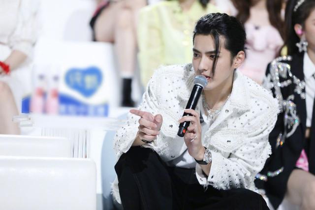 还记得1年前因为私生活混乱被抓的吴亦凡吗?要坐牢了