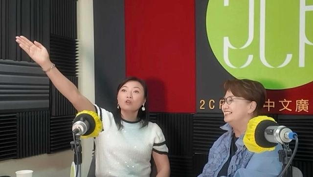 52岁香港女星宣布结婚，想生娃身体不允许，交友软件认识外籍老公