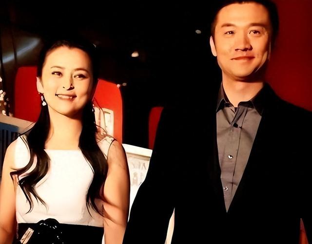 许云帆高大帅气，娶黄志忠前妻何音，将继子视如己出，婚后无儿女