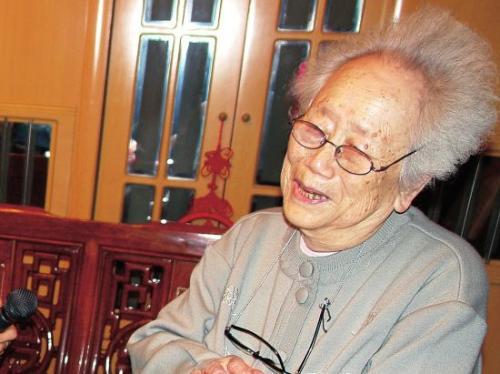 “仁医奶奶”胡佩兰，98岁高龄仍坐诊，从医70年从不开超百元药方