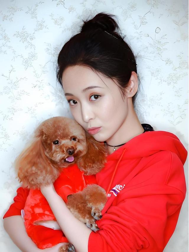 一夜成名的谋女郎”李曼，为何17年后仍被贴上“不温不火”标签？