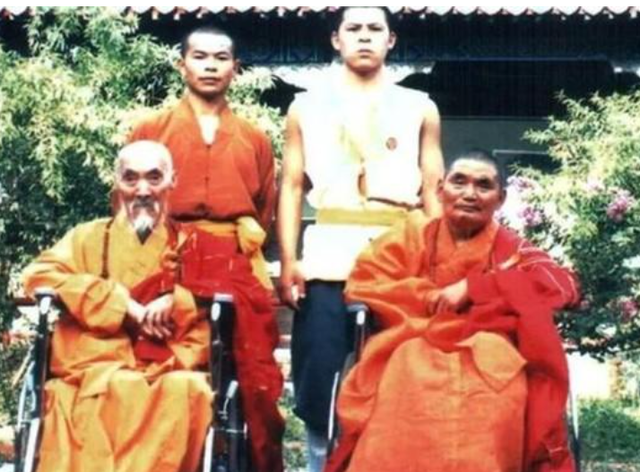 12岁出家为僧，63岁担任少林寺住持，武功盖世被称：少林拳王