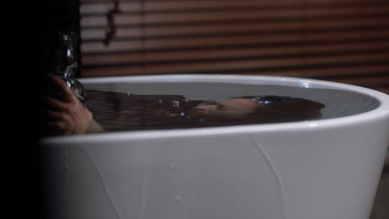 《三十而已》大结局：顾佳在浴缸里痛哭，戳中了多少遭背叛的女人