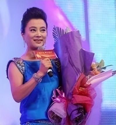 “兔子精”李玲玉，与丈夫分居11年被传离婚，今一家三口很幸福