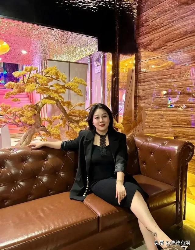 风韵犹存的熟妇!这样的大姐姐,谁不喜欢呢?