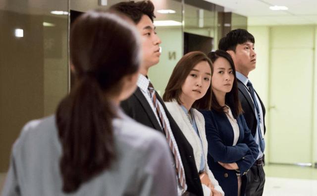 《办公室》：韩国电影揭秘职场真相，让人沉思不已。