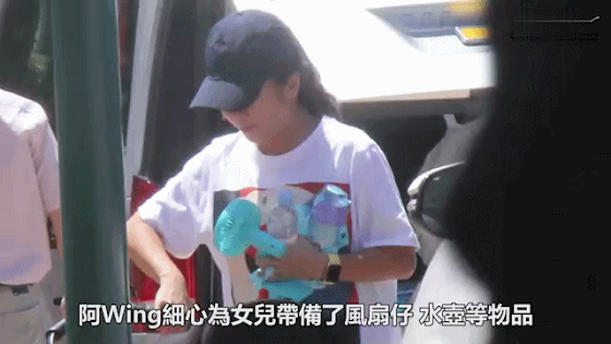 黎明女助手正式升级黎太，晒求婚及结婚钻戒，带三岁漂亮女儿出巡