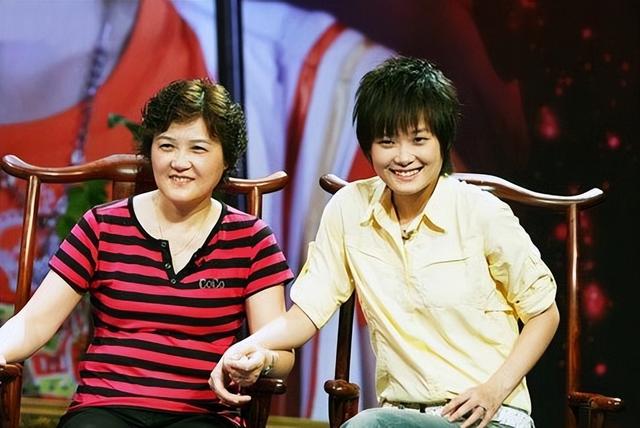 李宇春之母徐圣云：担心女儿的婚事，求媒体放过女儿