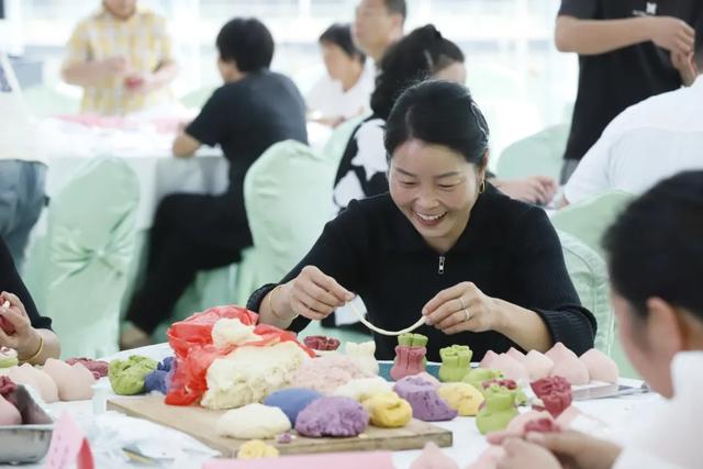 非遗走进重渡沟景区：指尖有绝技，以面塑万物