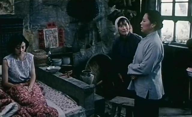 《香魂女》13岁圆房，沦为丈夫和情人泄欲的工具：女人的隐痛