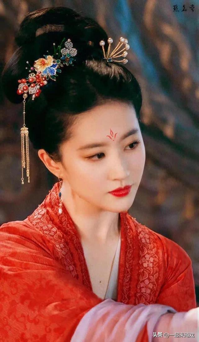 刘亦菲性感大红唇，她的颜值从未输过