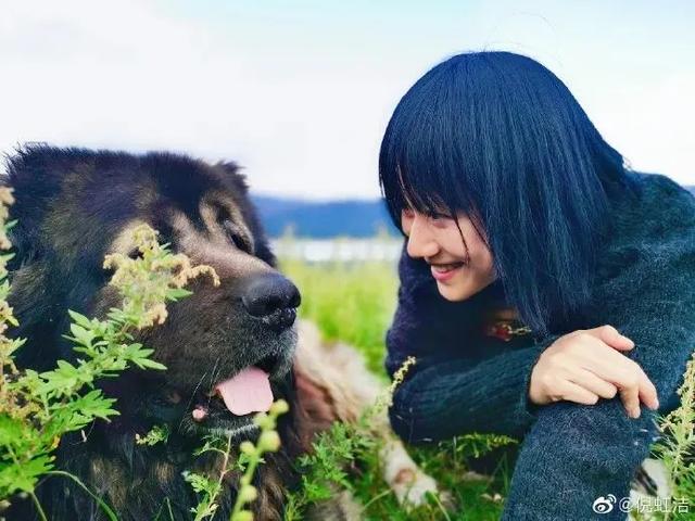 倪虹洁拍内衣广告，又纯又欲，还被忽悠拍了很多，难怪20岁就红了
