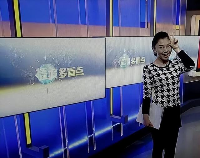 “知名主持”携父母定居美国，“模样美丽”，已嫁富豪生二胎