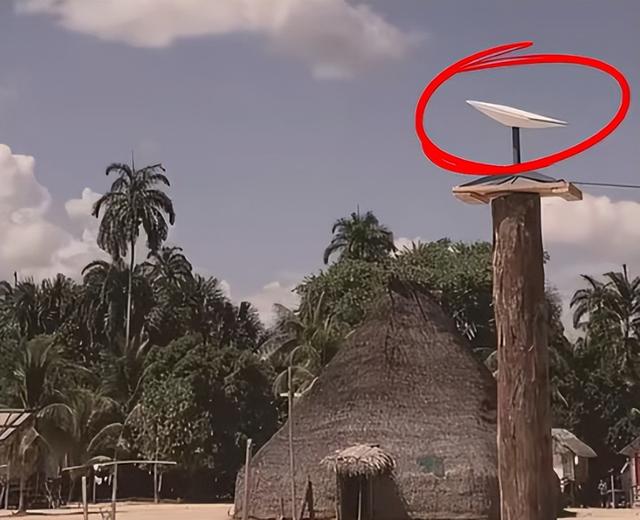 亚马逊原始部落通网后首领崩溃，年轻人沉迷色情，原始生活受冲击