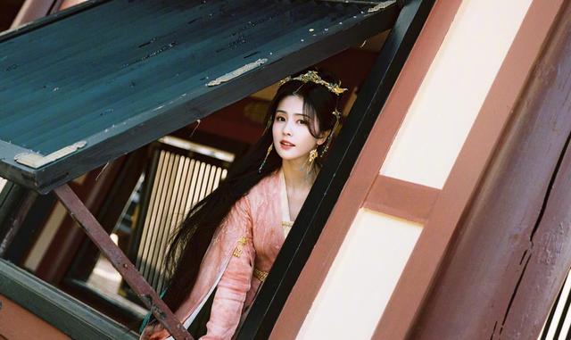 今日快讯!演员白鹿:演艺路上的璀璨蜕变与当下新程