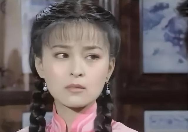 许云帆高大帅气，娶黄志忠前妻何音，将继子视如己出，婚后无儿女