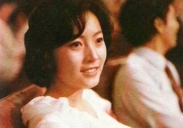 陈道明大左小青22岁，是亦师亦友？还是男欢女爱？真相竟是