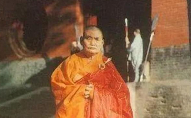 12岁出家为僧，63岁担任少林寺住持，武功盖世被称：少林拳王