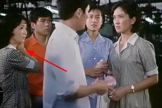 她是最挣钱的女导演，执导首部少儿不宜影片，晚年痛失名导儿子