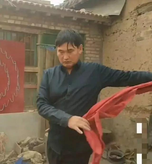 草根歌手大衣哥总资产过亿？那么农民出生的朱之文到底赚了多少钱