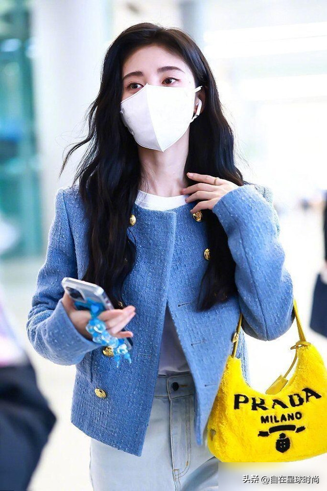 鞠婧祎真是“美丽冻人”！大冬天光腿穿破洞裤走机场，为时髦拼了
