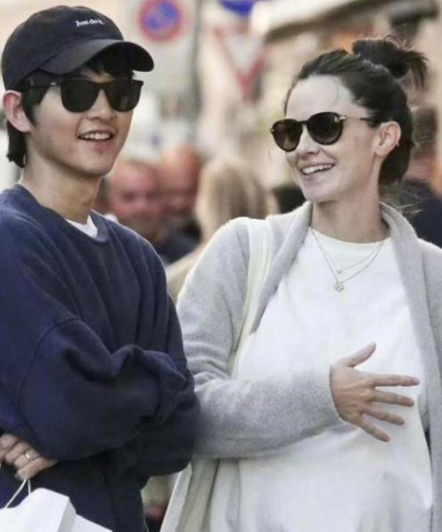 宋仲基二婚娶英国人，两年生两胎，如今的宋慧乔，证实了大家猜想
